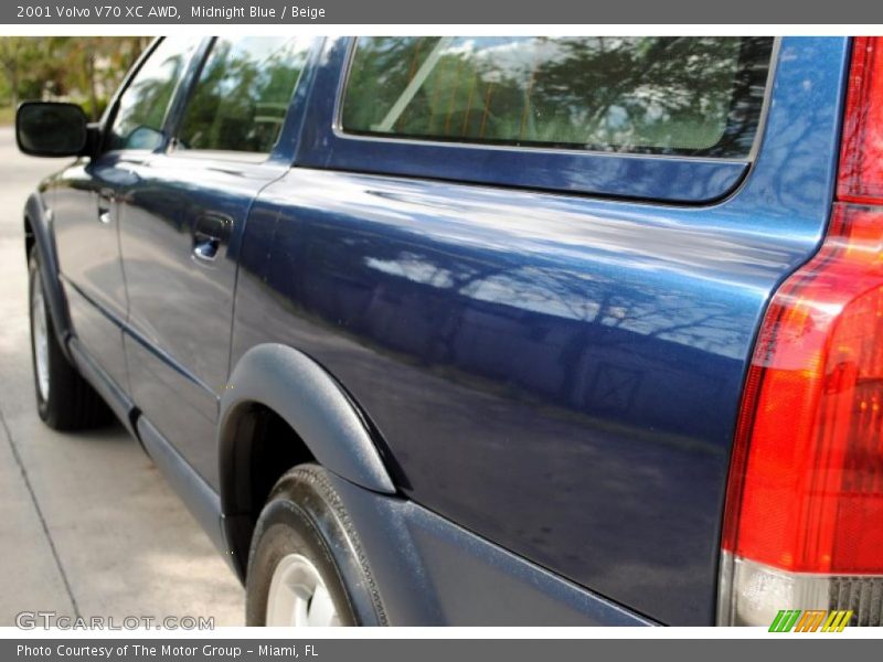 Midnight Blue / Beige 2001 Volvo V70 XC AWD