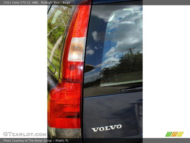Midnight Blue / Beige 2001 Volvo V70 XC AWD