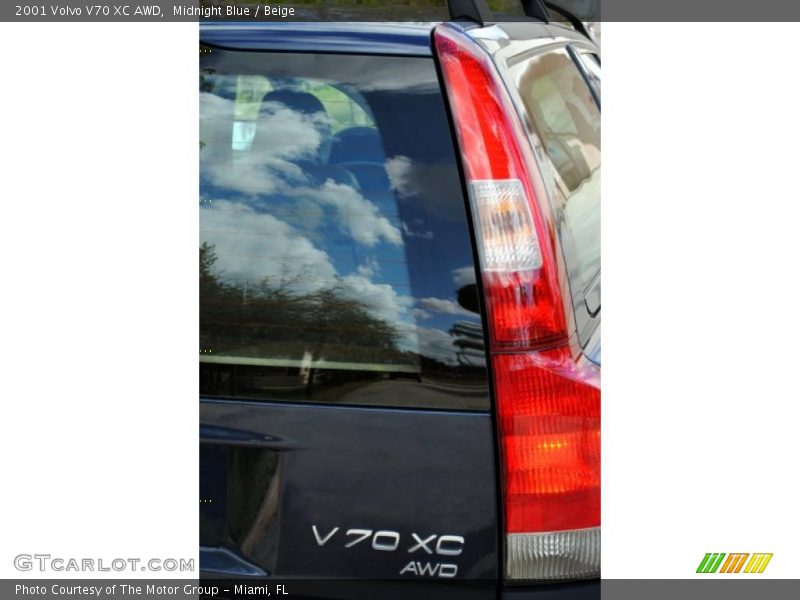 Midnight Blue / Beige 2001 Volvo V70 XC AWD