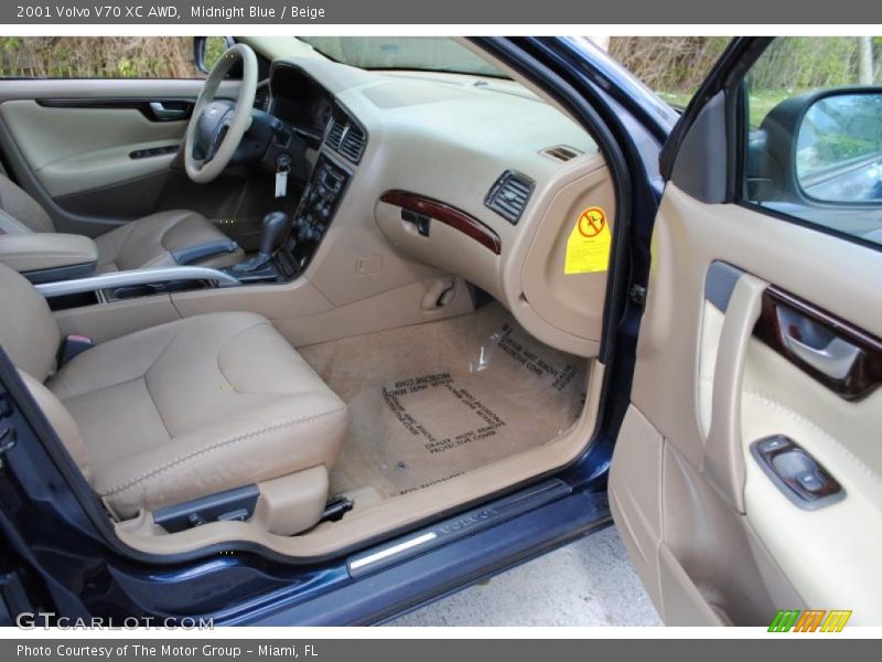 Midnight Blue / Beige 2001 Volvo V70 XC AWD