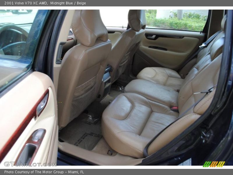 Midnight Blue / Beige 2001 Volvo V70 XC AWD