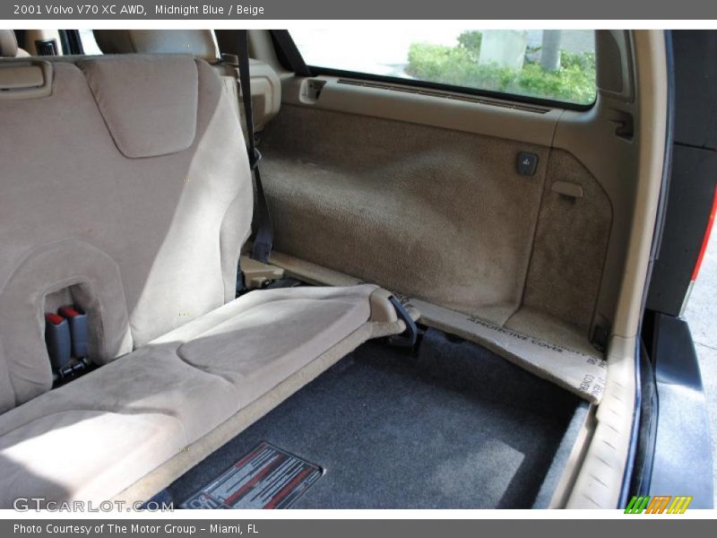 Midnight Blue / Beige 2001 Volvo V70 XC AWD