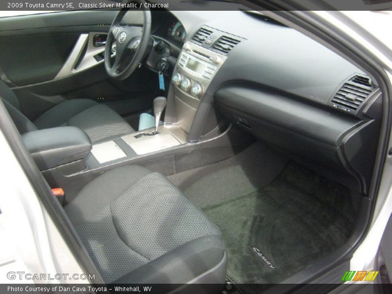 Classic Silver Metallic / Charcoal 2009 Toyota Camry SE