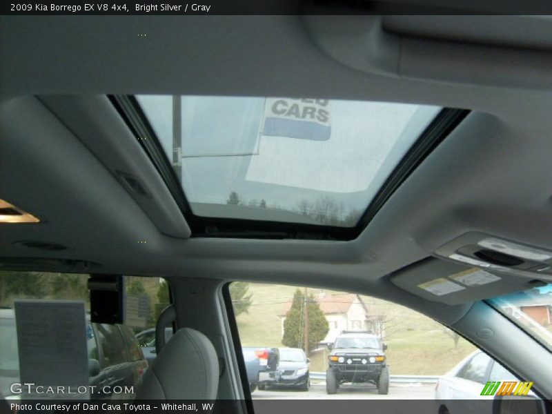 Bright Silver / Gray 2009 Kia Borrego EX V8 4x4