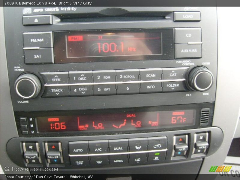 Bright Silver / Gray 2009 Kia Borrego EX V8 4x4