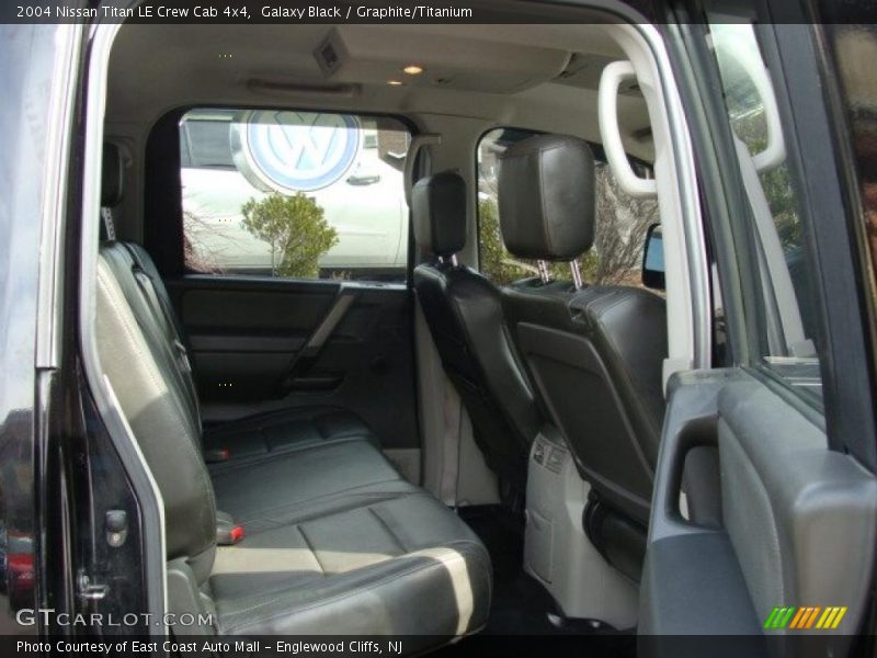 Galaxy Black / Graphite/Titanium 2004 Nissan Titan LE Crew Cab 4x4