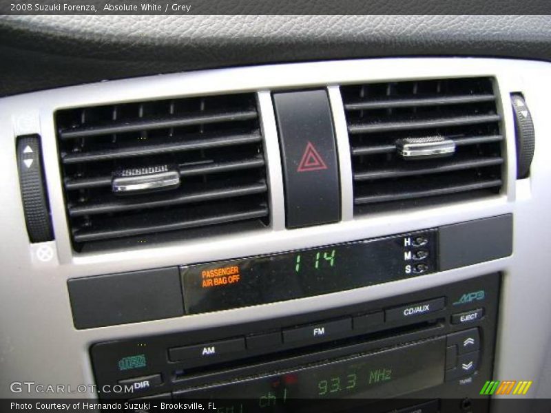 Absolute White / Grey 2008 Suzuki Forenza