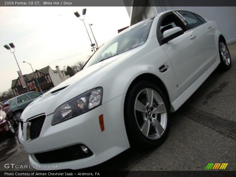 White Hot / Onyx 2009 Pontiac G8 GT