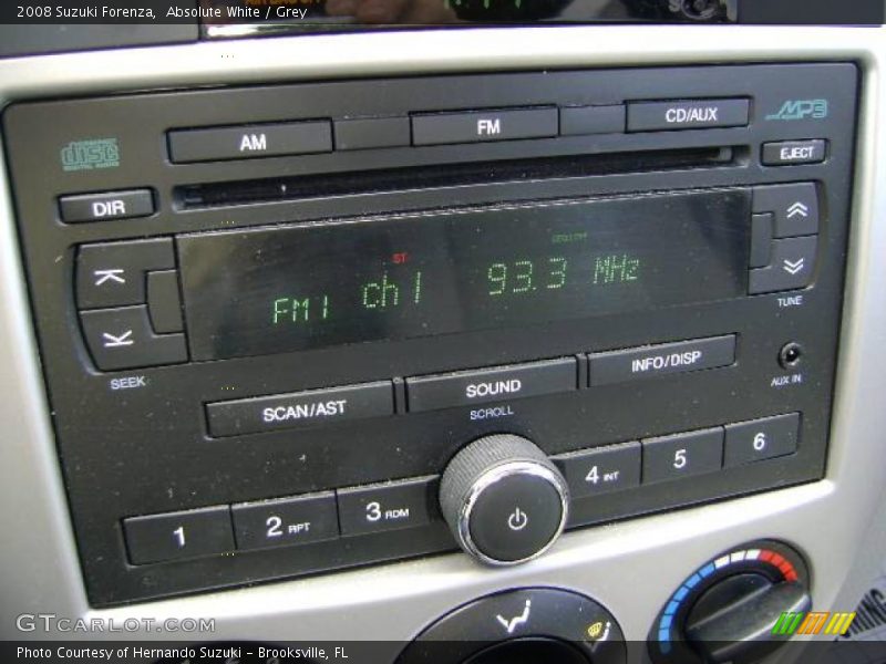 Absolute White / Grey 2008 Suzuki Forenza