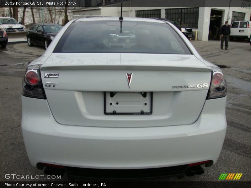 White Hot / Onyx 2009 Pontiac G8 GT