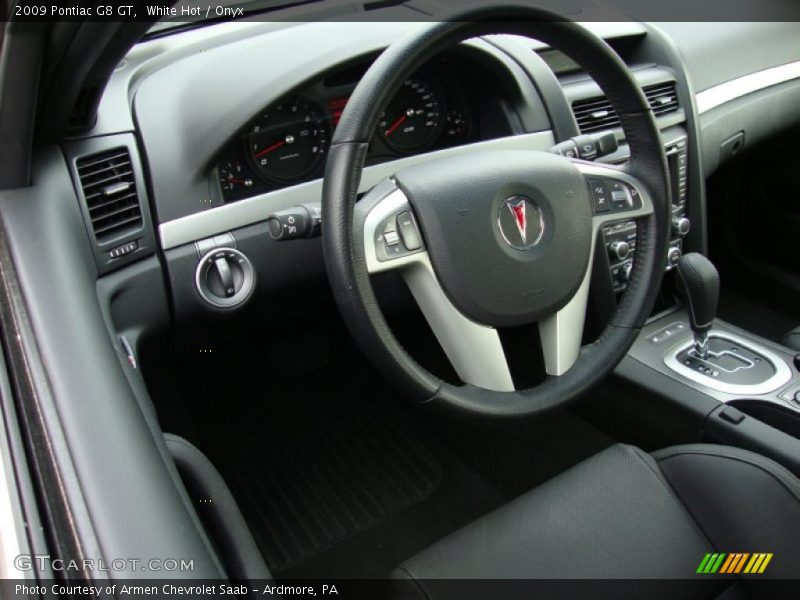 White Hot / Onyx 2009 Pontiac G8 GT