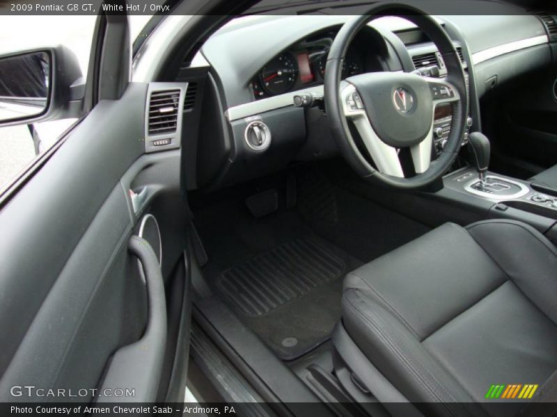 White Hot / Onyx 2009 Pontiac G8 GT