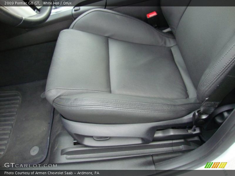 White Hot / Onyx 2009 Pontiac G8 GT
