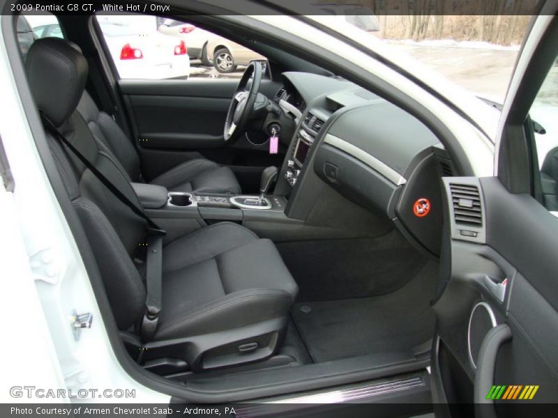 White Hot / Onyx 2009 Pontiac G8 GT