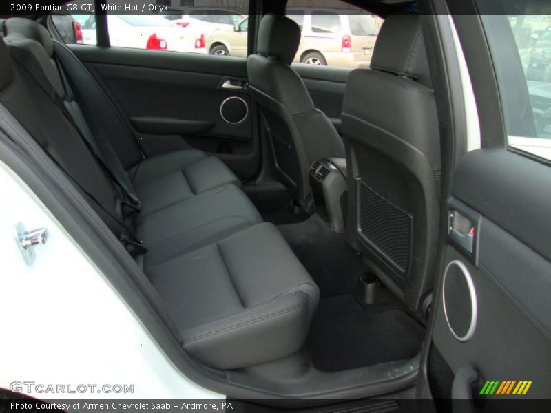 White Hot / Onyx 2009 Pontiac G8 GT