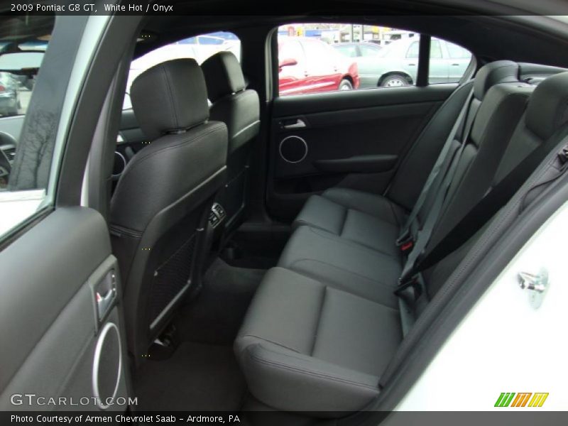White Hot / Onyx 2009 Pontiac G8 GT