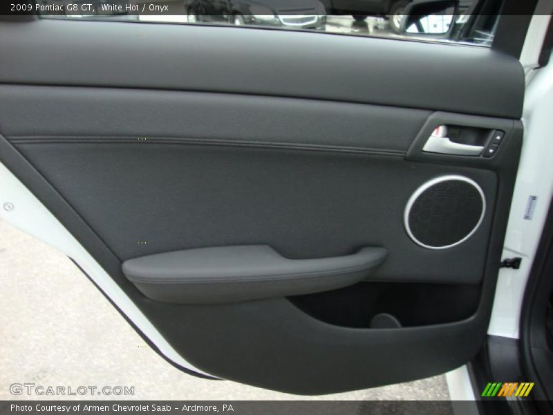 White Hot / Onyx 2009 Pontiac G8 GT