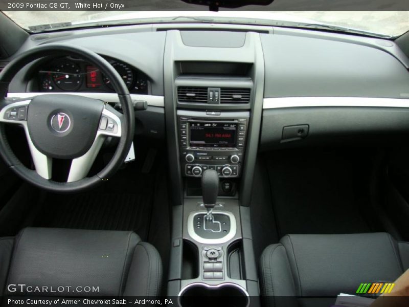 White Hot / Onyx 2009 Pontiac G8 GT