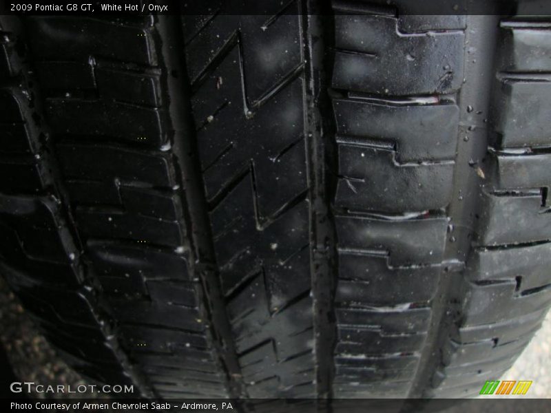 White Hot / Onyx 2009 Pontiac G8 GT
