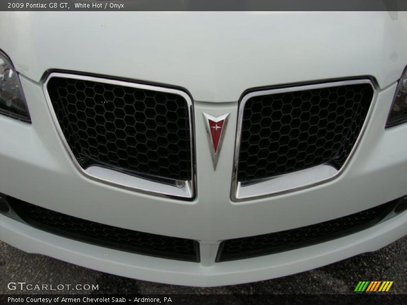 White Hot / Onyx 2009 Pontiac G8 GT