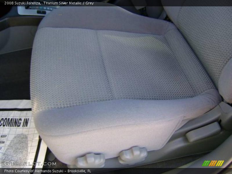 Titanium Silver Metallic / Grey 2008 Suzuki Forenza