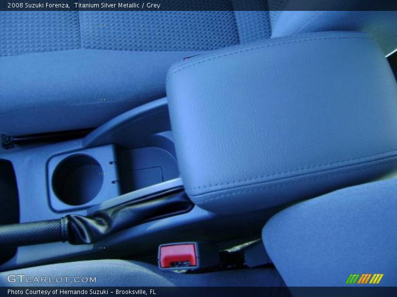 Titanium Silver Metallic / Grey 2008 Suzuki Forenza