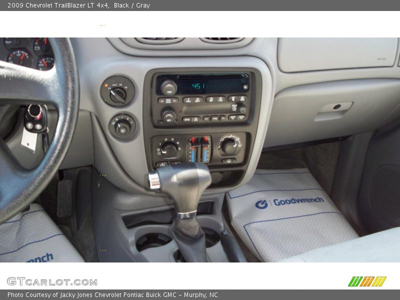 Black / Gray 2009 Chevrolet TrailBlazer LT 4x4
