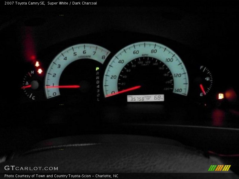 Super White / Dark Charcoal 2007 Toyota Camry SE