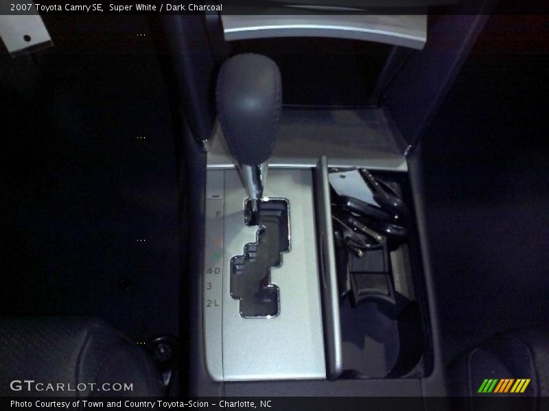 Super White / Dark Charcoal 2007 Toyota Camry SE