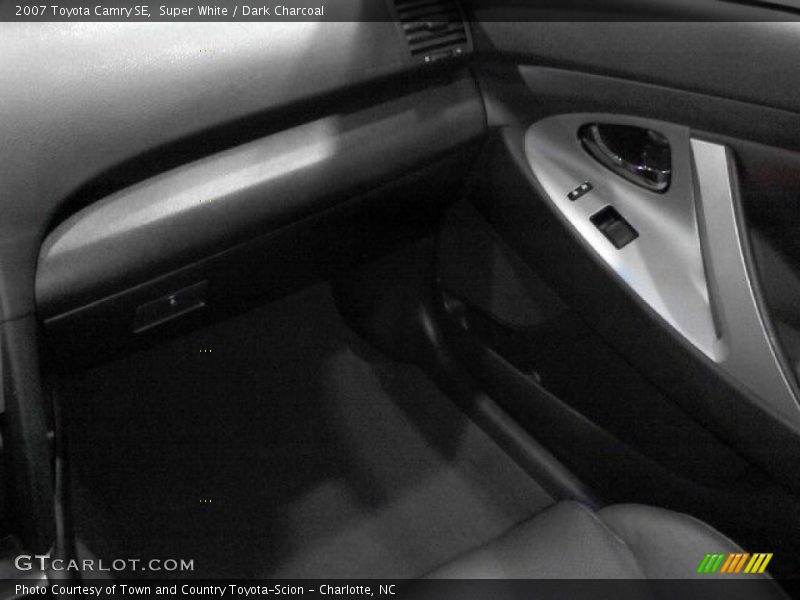 Super White / Dark Charcoal 2007 Toyota Camry SE