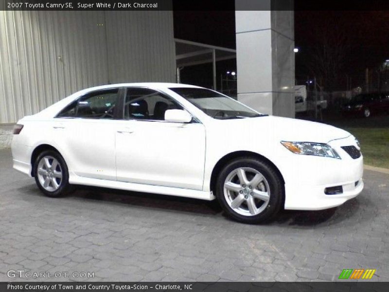 Super White / Dark Charcoal 2007 Toyota Camry SE