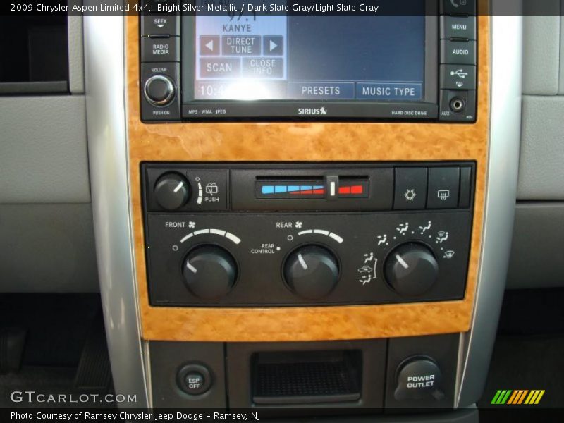 Bright Silver Metallic / Dark Slate Gray/Light Slate Gray 2009 Chrysler Aspen Limited 4x4