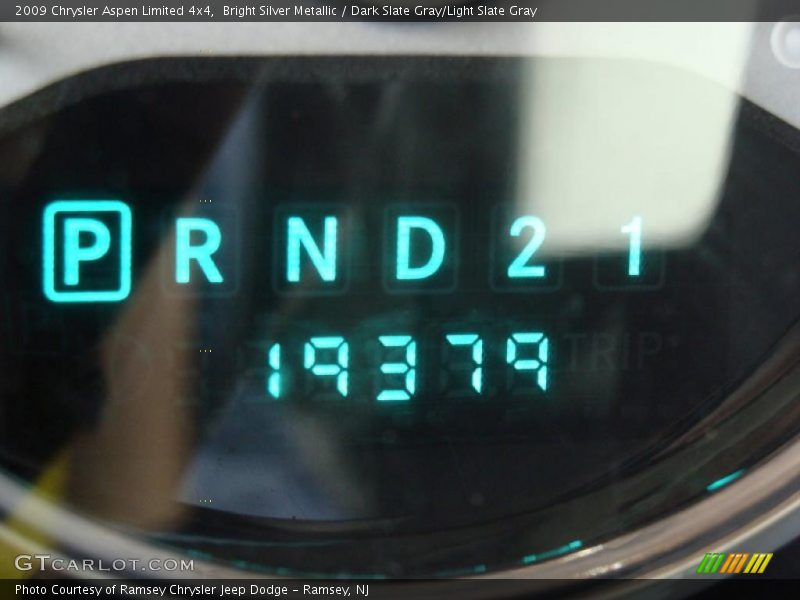 Bright Silver Metallic / Dark Slate Gray/Light Slate Gray 2009 Chrysler Aspen Limited 4x4