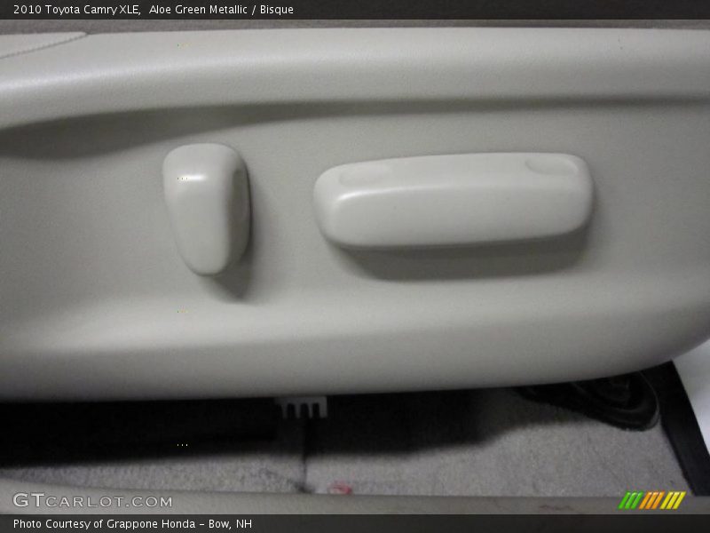 Aloe Green Metallic / Bisque 2010 Toyota Camry XLE