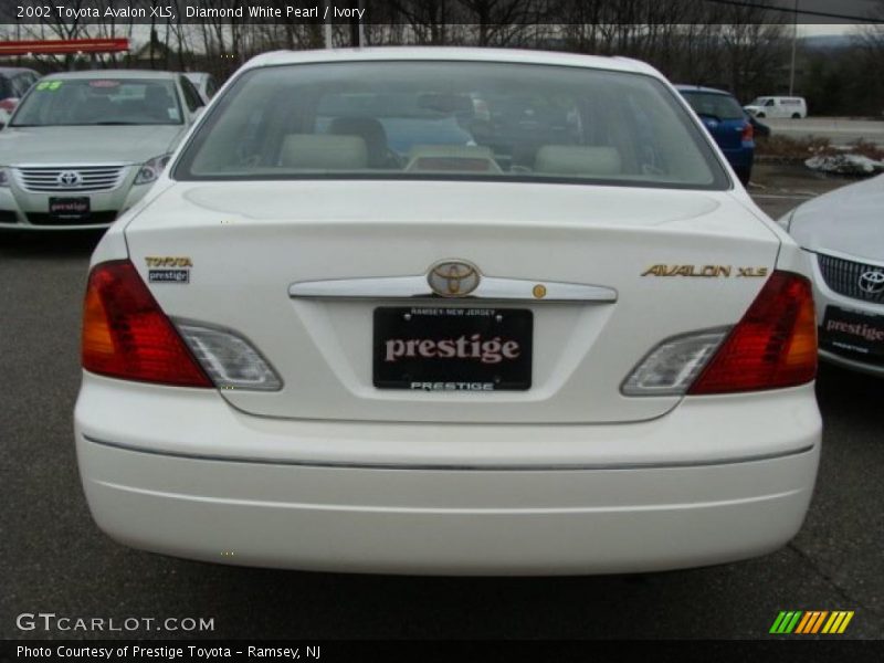 Diamond White Pearl / Ivory 2002 Toyota Avalon XLS