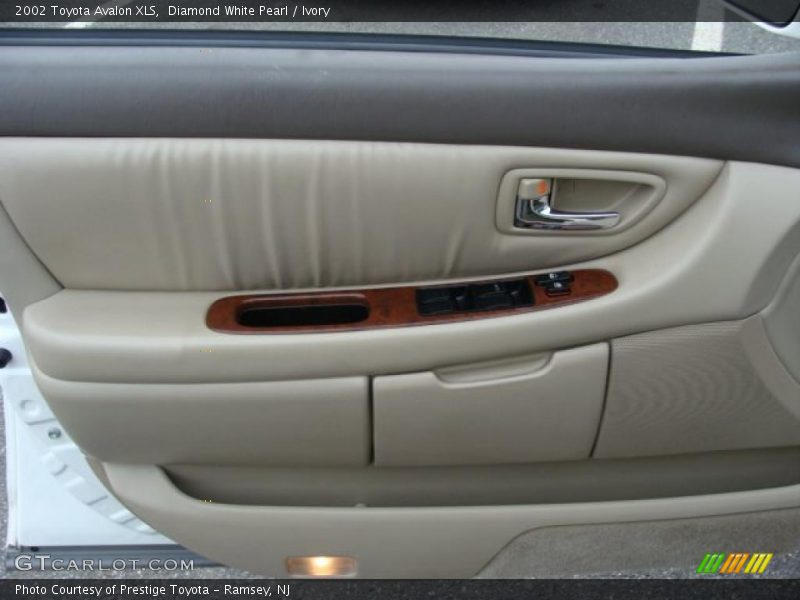 Diamond White Pearl / Ivory 2002 Toyota Avalon XLS