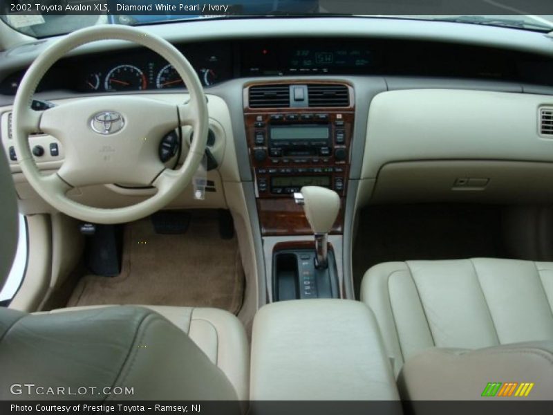 Diamond White Pearl / Ivory 2002 Toyota Avalon XLS