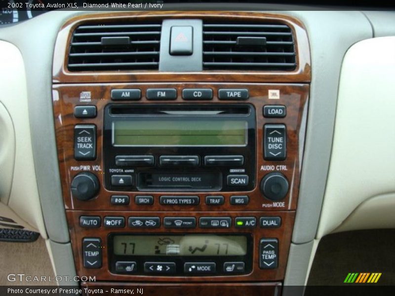 Diamond White Pearl / Ivory 2002 Toyota Avalon XLS