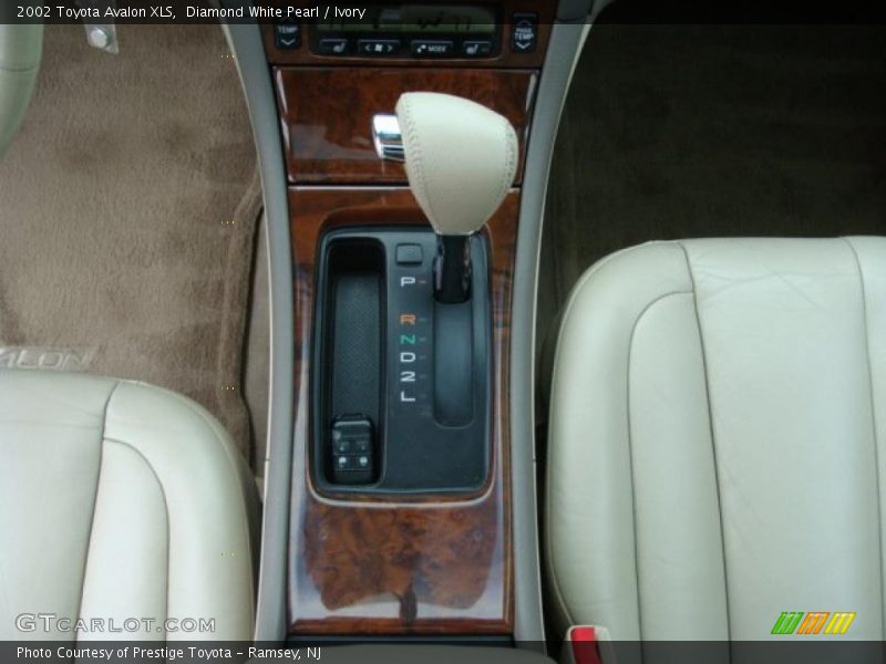 Diamond White Pearl / Ivory 2002 Toyota Avalon XLS