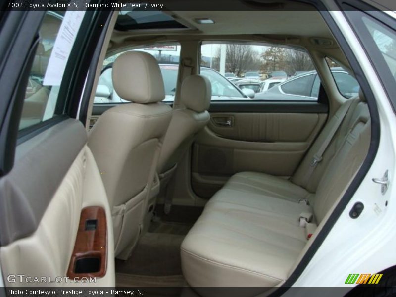Diamond White Pearl / Ivory 2002 Toyota Avalon XLS