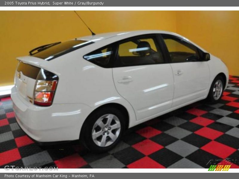 Super White / Gray/Burgundy 2005 Toyota Prius Hybrid