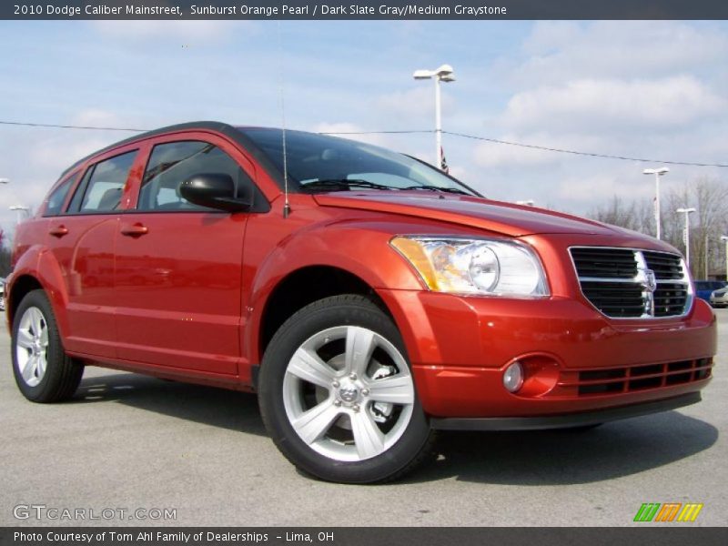 Front 3/4 View of 2010 Caliber Mainstreet