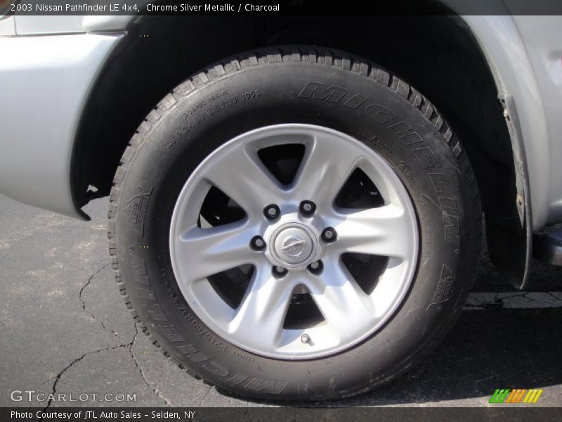 Chrome Silver Metallic / Charcoal 2003 Nissan Pathfinder LE 4x4