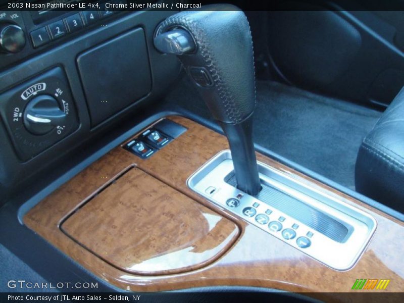 Chrome Silver Metallic / Charcoal 2003 Nissan Pathfinder LE 4x4