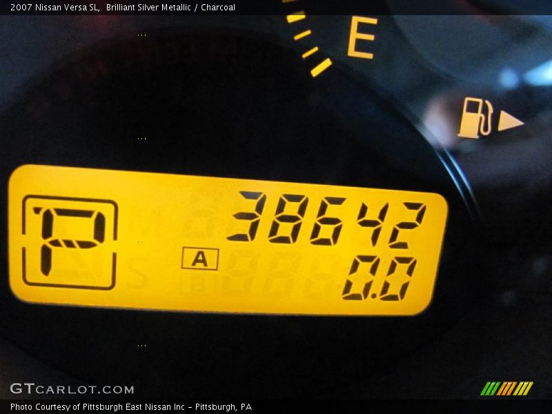 Brilliant Silver Metallic / Charcoal 2007 Nissan Versa SL