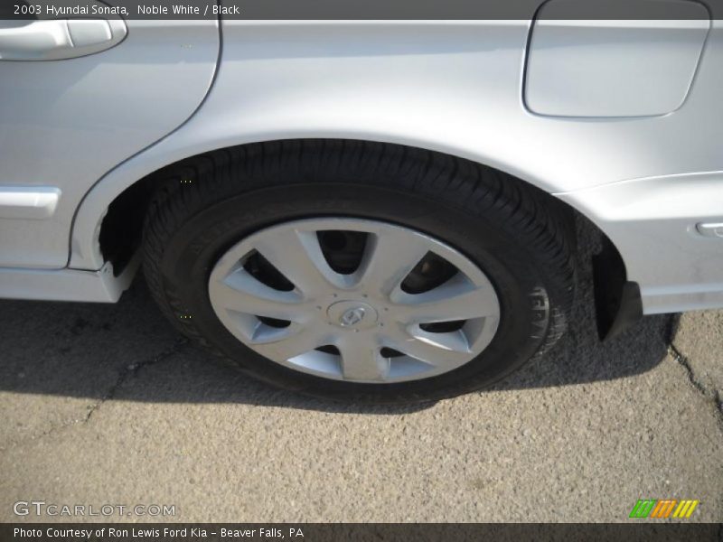 Noble White / Black 2003 Hyundai Sonata