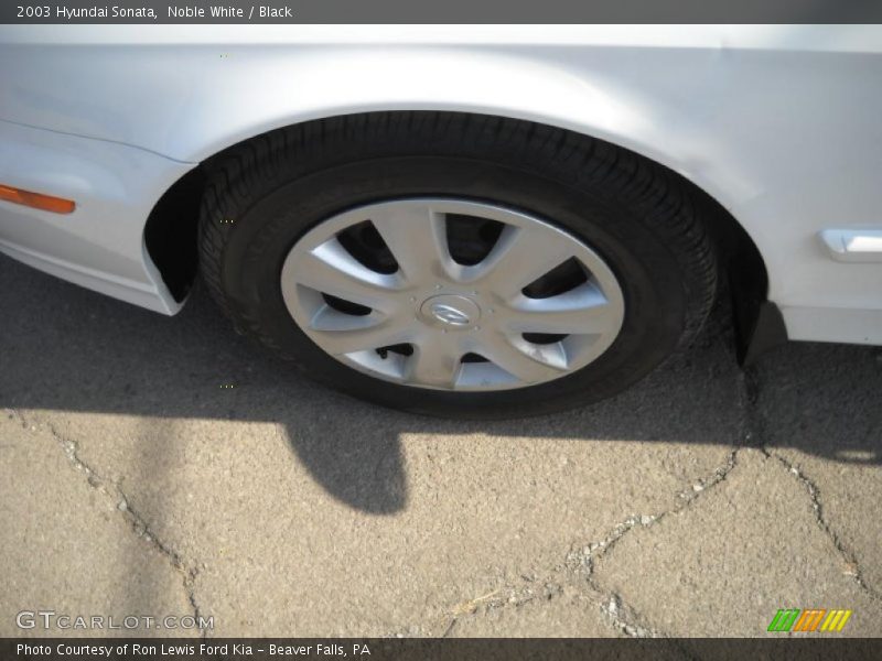 Noble White / Black 2003 Hyundai Sonata