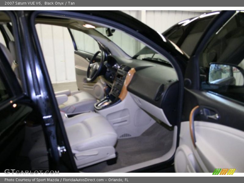 Black Onyx / Tan 2007 Saturn VUE V6