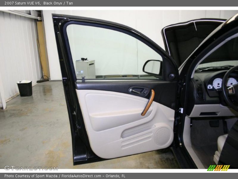 Black Onyx / Tan 2007 Saturn VUE V6