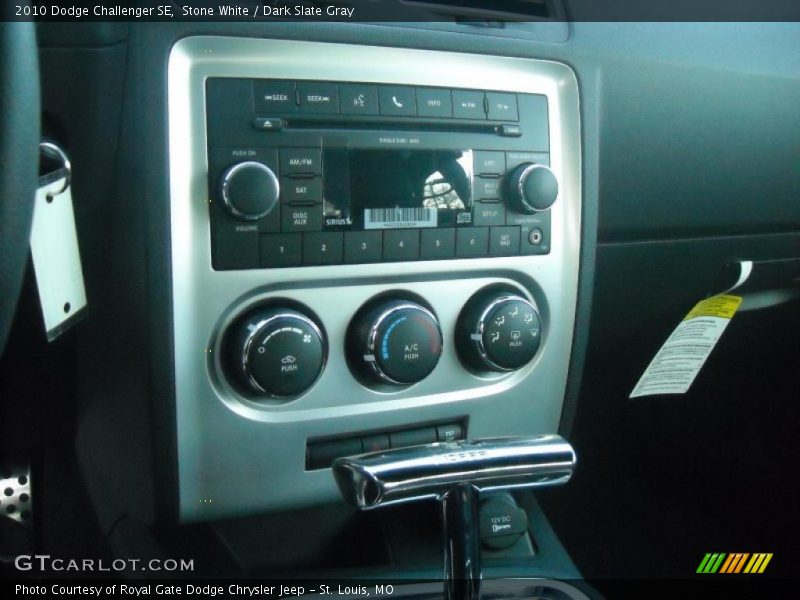 Stone White / Dark Slate Gray 2010 Dodge Challenger SE
